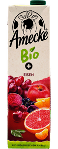 KI generiert: Die Abbildung zeigt eine Verpackung von Amecke Bio Saft, der mit Eisen angereichert ist und aus biologischem Anbau stammt. Auf dem Karton sind verschiedene Früchte wie Apfel, Trauben, Grapefruit und Beeren abgebildet.