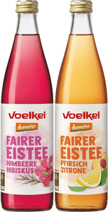 KI generiert: Das Bild zeigt ein Glas mit eingelegtem Gemüse, das mit einem Etikett der Marke "Küche Höhenberg" versehen ist. Der Hauptinhalt des Bildes ist das bunte eingelegte Gemüse im Glas.