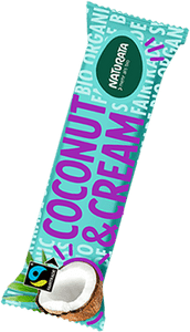 KI generiert: Die Abbildung zeigt einen Schokoriegel namens "NATURATA COCONUT & CREAM", der Bio-, Fairtrade- und Vegan-Kennzeichnungen trägt. Das Verpackungsdesign ist in Türkis und Violett gehalten, mit einem Kokosnussbild und dem Fairtrade-Logo.