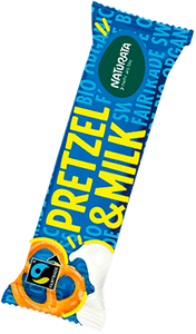 KI generiert: Das Bild zeigt eine verpackte Schokoladenriegel mit der Aufschrift "PRETZEL & MILK" und einem Fairtrade-Siegel. Der Riegel ist von der Marke Naturata.