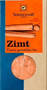 KI generiert: Die Abbildung zeigt die Verpackung von gemahlenem Cassia-Zimt der Marke Sonnentor. Der Hauptinhalt des Bildes ist die Präsentation des Produkts als biologisch und intensiv zimtig.