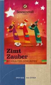 KI generiert: Das Bild zeigt eine Verpackung von "Zimt Zauber" Bio Kräuter-Gewürztee der Marke Sonnentor, illustriert mit drei festlich gekleideten Figuren auf Skateboards unter einem sternenklaren Himmel. Im Hintergrund sind Palmen zu sehen.