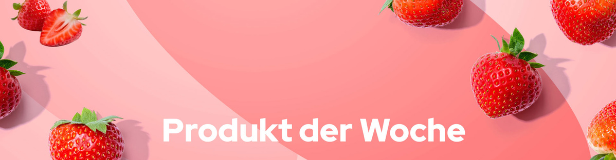 KI generiert: Das Bild zeigt mehrere Pastinaken, frische und in Scheiben geschnittene, auf einer hellen Holzoberfläche. Daneben liegen einige grüne Blätter zur Dekoration.