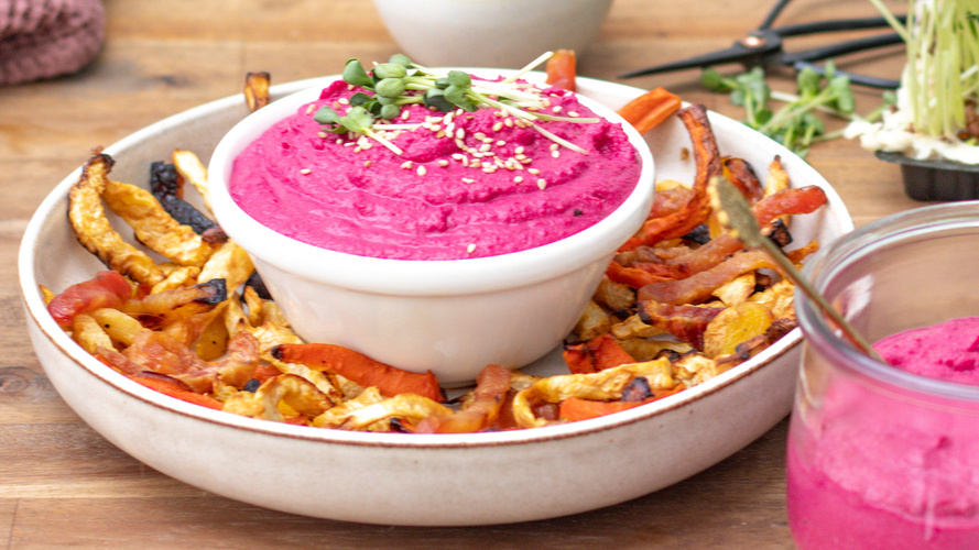 Rezeptbild für Rote-Bete-Hummus mit Wurzelgemüsepommes