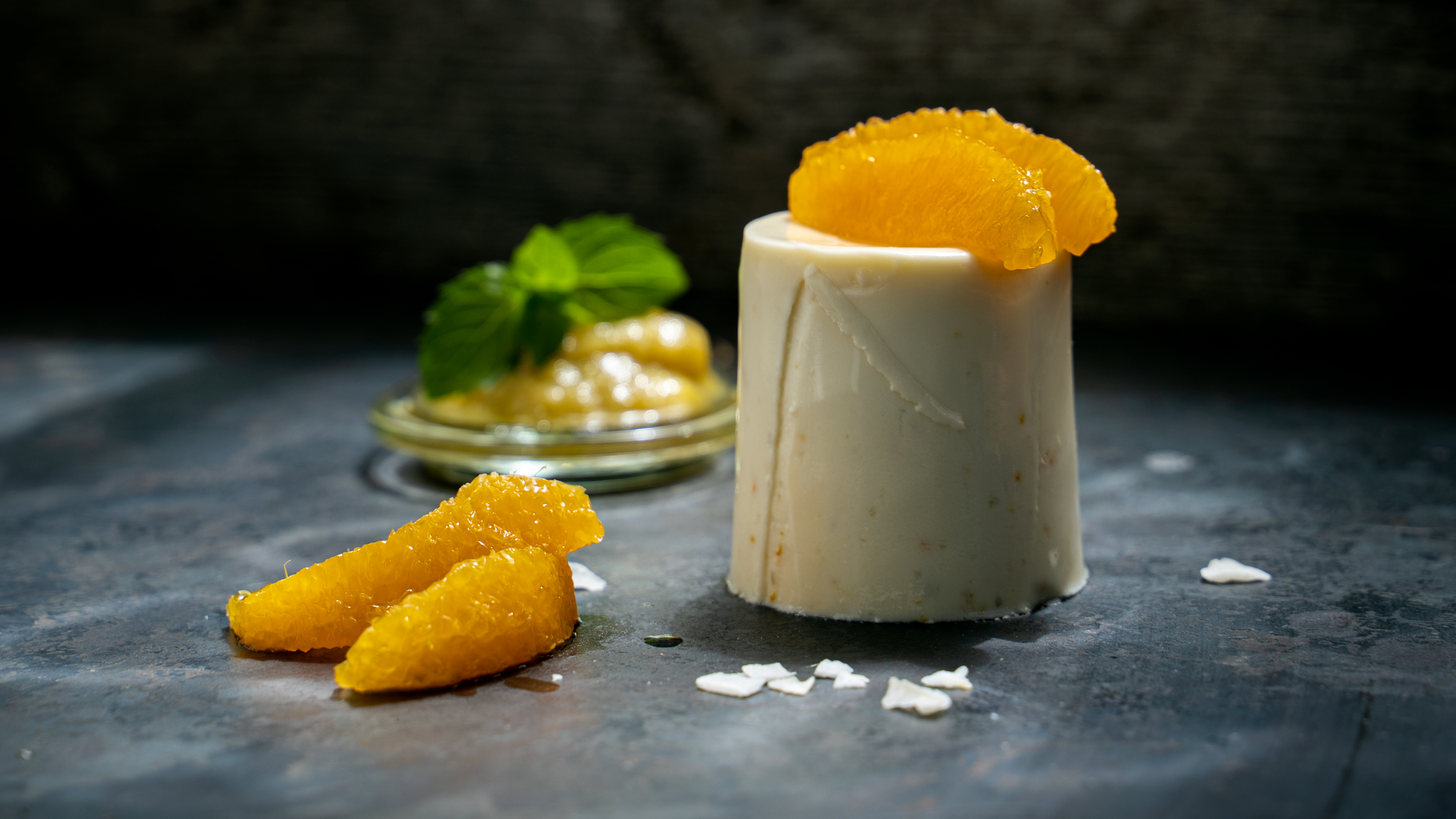 Rezeptbild für Pannacotta mit Kokos und <br>Rhabarbersoße
