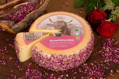 Produktfoto zu Allgäuer Rosenblütenkäse in Scheiben