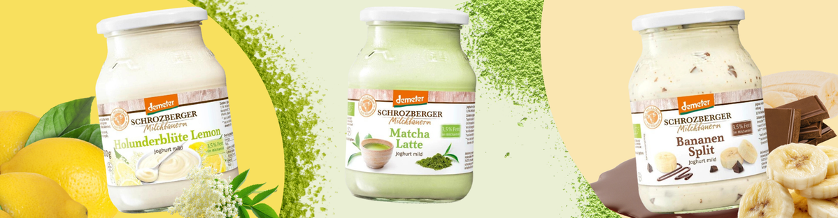 KI generiert: Das Bild zeigt mehrere Pastinaken, frische und in Scheiben geschnittene, auf einer hellen Holzoberfläche. Daneben liegen einige grüne Blätter zur Dekoration.