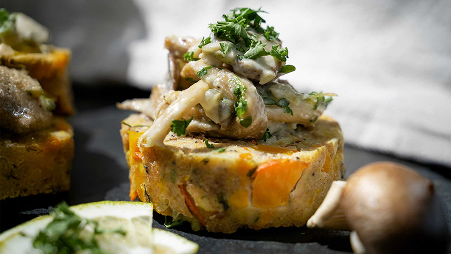 Rezeptbild für Kürbisserviettenknödel mit Pilzrahm